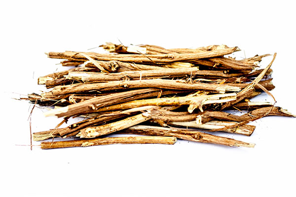 Dried ashwagandha root
