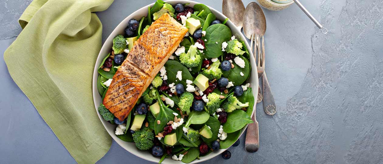 Spinach and blueberry salad with grilled salmon