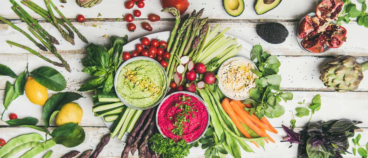 Platter with asparagus, artichoke, beetroot, hommus and fresh vegetables